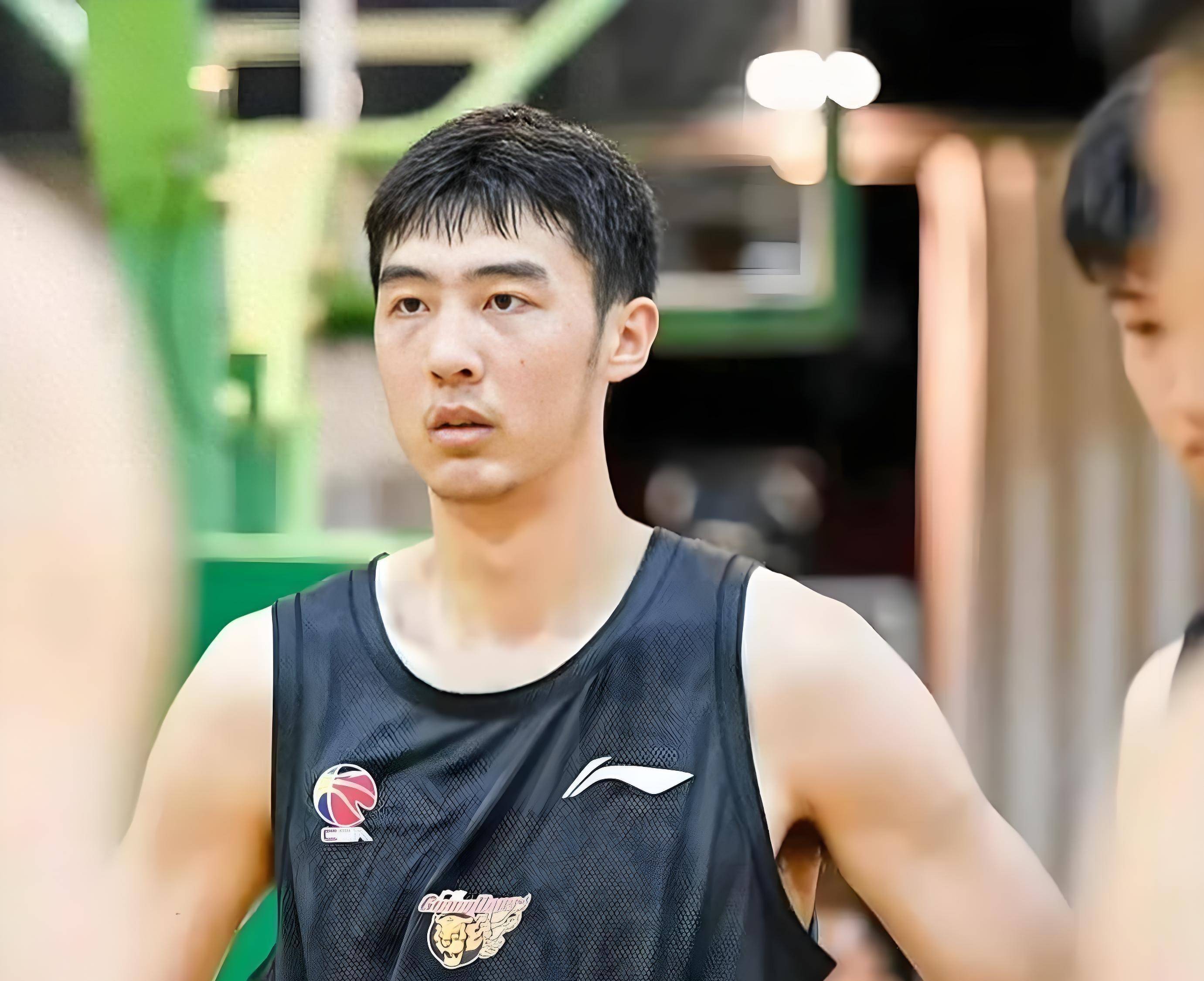 金年会官网登录CBA季后赛倒计时；广东宏远国际比赛日更衣室发声；细节引发关注；媒体盛赞；资深球员宣示担当的简单介绍